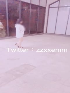 推特网红NTR绿帽骚妻母狗【养喵的小魔王】约炮露出私拍~极品身材白虎B吃喝玩乐约粉丝(47)}