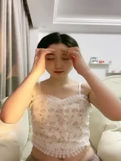 超清纯校花--夏天的夏❤️，颜值、身材让人看了直流口水，声音温柔听她聊天就是心情舒畅，揉奶露毛真好看！}