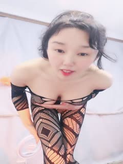 气质轻熟女大姐姐露脸大秀激情，丝袜情趣装扮诱惑，互动狼友发骚，揉奶玩逼各种展示，淫声荡语精彩不断刺激}