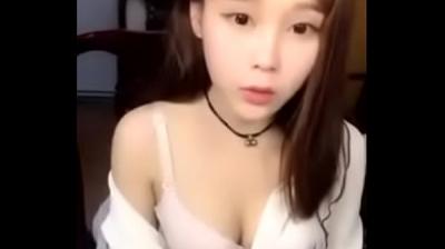 清纯萌妹子KIKI第三部开档黑丝自慰喷水.}