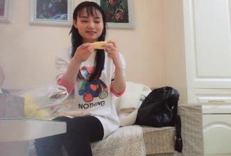 约操骚熟女伸进内裤摸穴床上舔屌口交.}