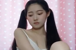 原小姐姐直播平台清纯漂亮小嫩妹想要爸爸抱收费直播秀_身材苗条.}