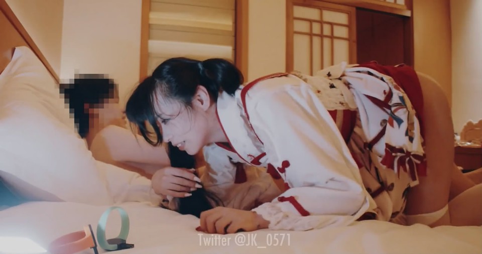 泄密流出推特PUA大神健身教练JK哥约萝莉型穿着和服JK制服暴力啪啪.}