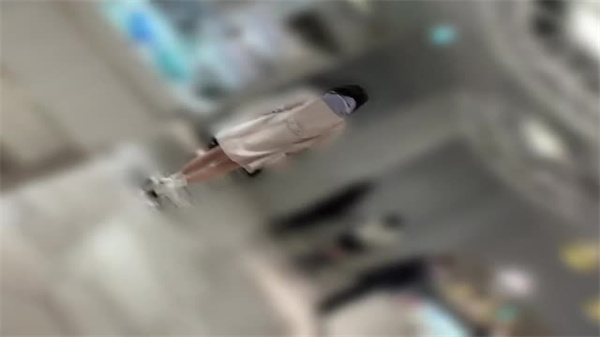 MJ下班回家的美女播音员}