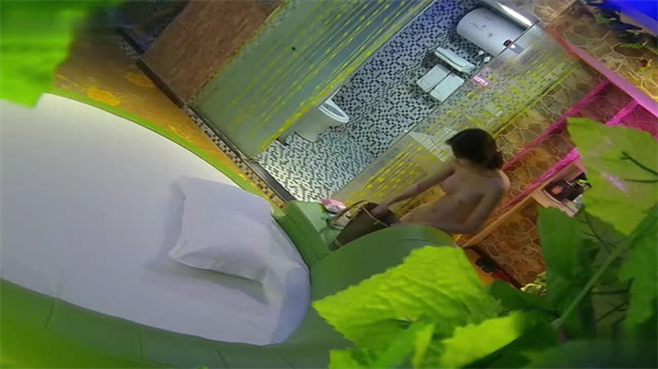 不良酒店盗录帅气小哥与气质苗条女友开房爱爱}
