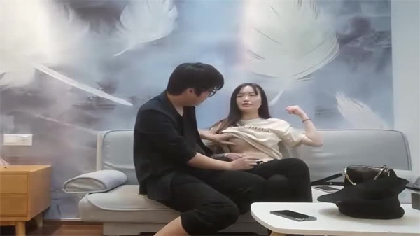 横扫外围约纹身兼职小妹啪啪}