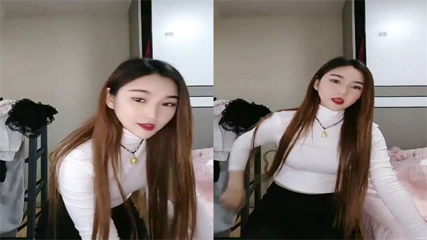 黑丝多毛骚母狗淫声荡语撩骚互动道具玩弄多毛骚穴_}
