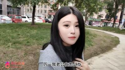 偷情人妻绿帽老公心真大.}