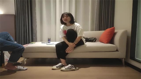 看着乖乖脱衣满身纹身后入猛操表情可见}