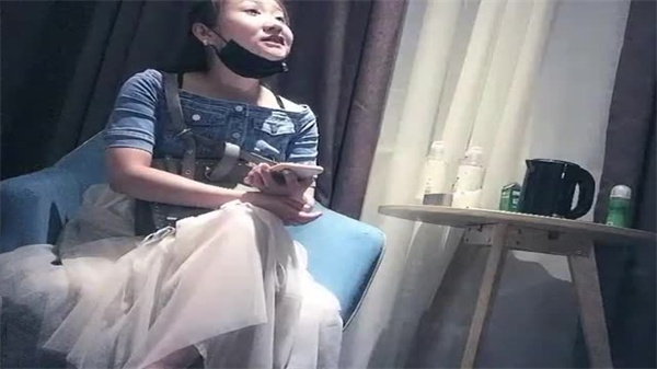 寻花偷拍-大屌魔人高价約了个苗窕大奶美御姐啪啪}