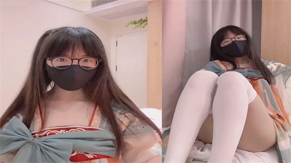 眼镜萌妹高价定制古风可爱猫猫白丝露出嫩嫩的穴_}