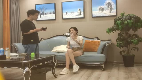 寻花偷拍-男主高价约了个顶级高端00后苗窕妹子}