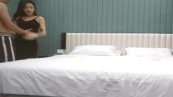 寻花偷拍-男主高价約了个苗窕贫乳御姐}