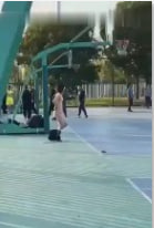 正妹脱衣加油还是来帮倒忙的我看最赢的就是她}