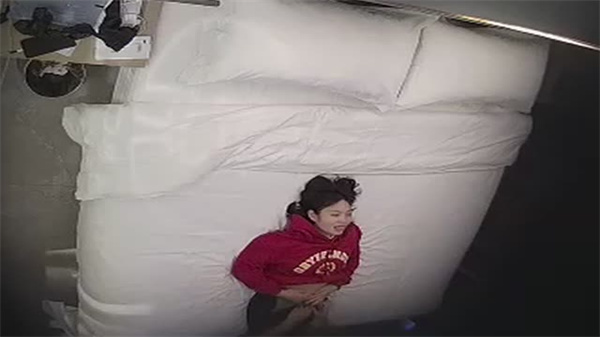 最新流出乐橙酒店摄像头偷拍情侣_}