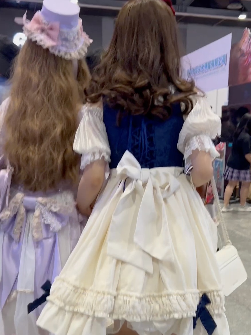 高清偷拍抄底萝莉少女}