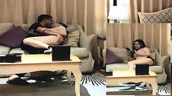 便利商店拐回来的店员小妹哥哥教她用逼逼赚钱_.}